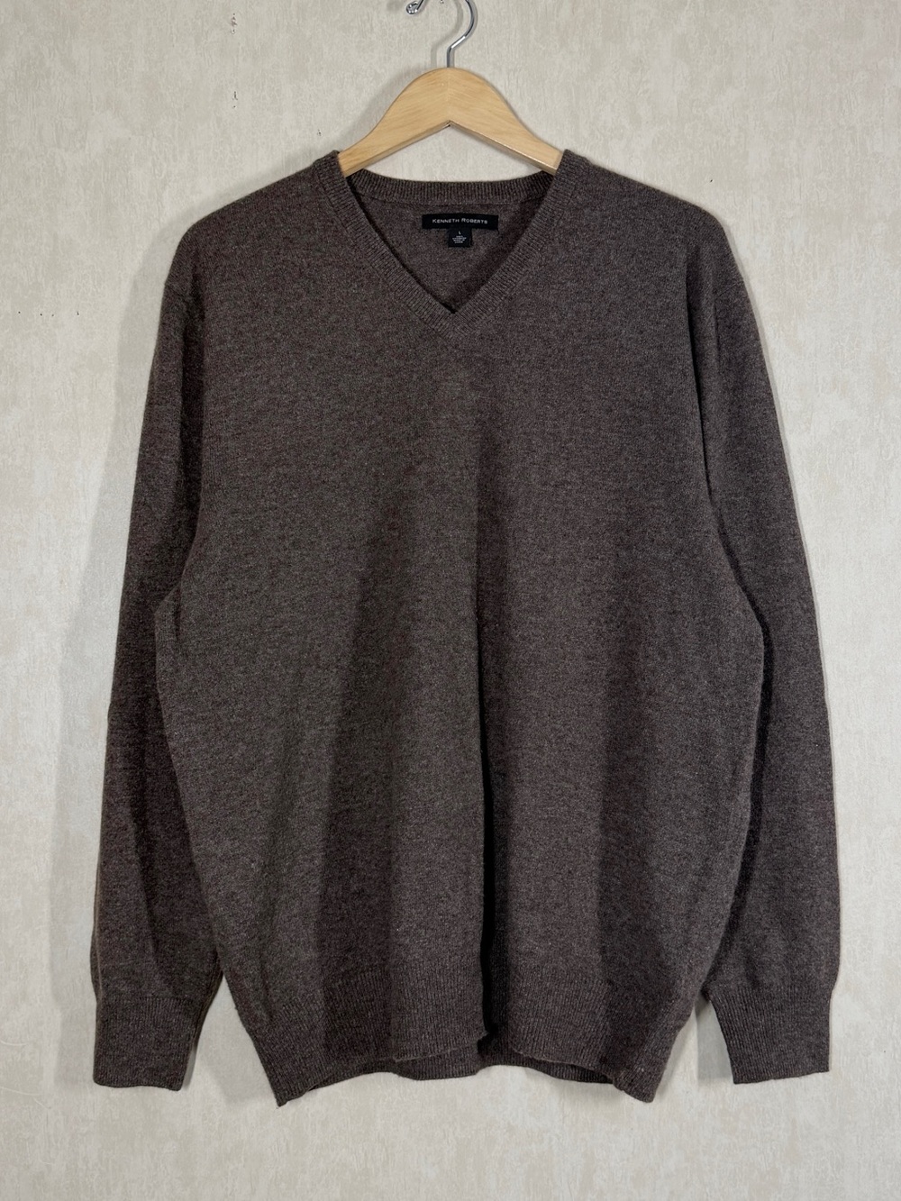 Kenneth Roberts Men’s 100% Cashmere V-Neck Pullover Sweater Classic in Brown L